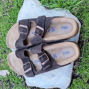 Birkenstocks - suede brown